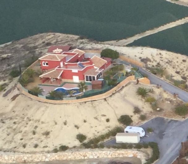 Image No.11-5 Bed Property for sale