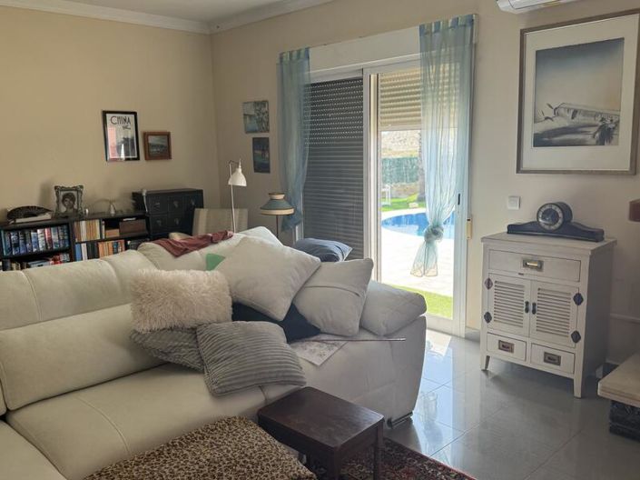 Image No.40-5 Bed Property for sale