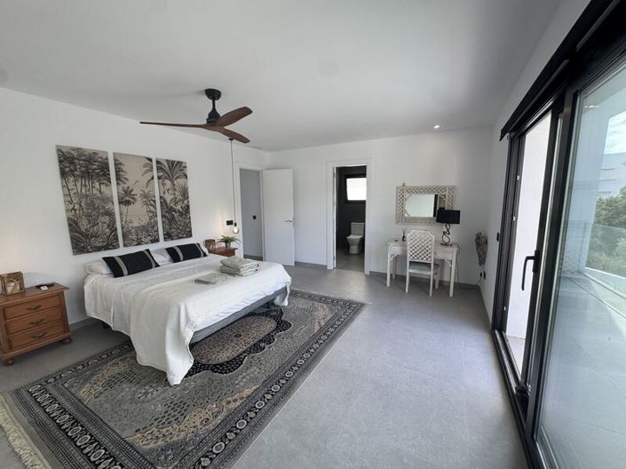 Image No.48-4 Bed Villa for sale