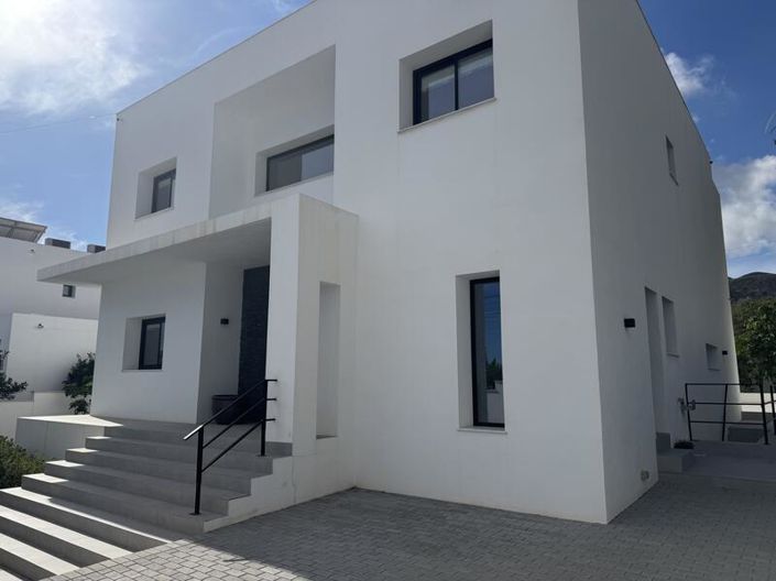 Image No.56-4 Bed Villa for sale