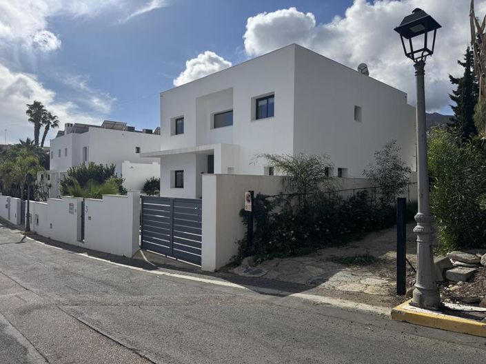 Image No.57-4 Bed Villa for sale