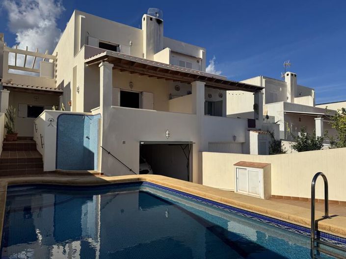 Image No.1-3 Bed Villa for sale