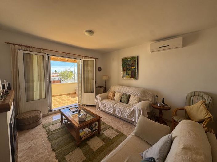 Image No.2-3 Bed Villa for sale