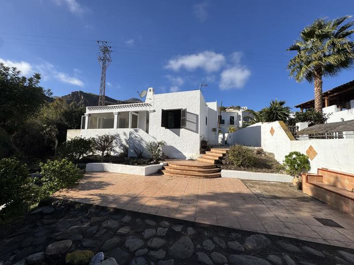 Image No.35-2 Bed Villa for sale