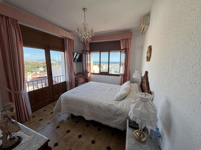 Image No.8-4 Bed Villa for sale