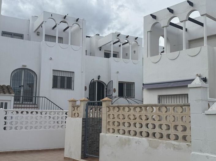 Image No.22-3 Bed Townhouse for sale