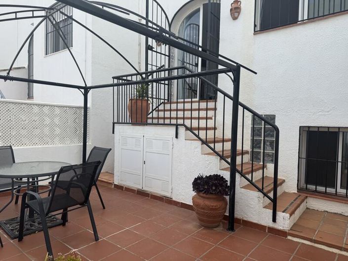 Image No.27-3 Bed Townhouse for sale