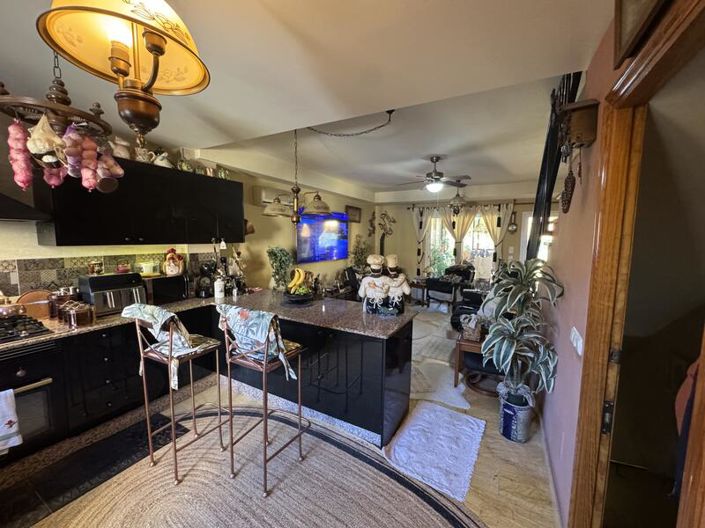 Image No.14-3 Bed Townhouse for sale