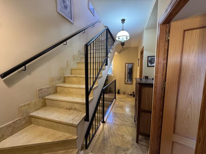 Image No.31-3 Bed Townhouse for sale