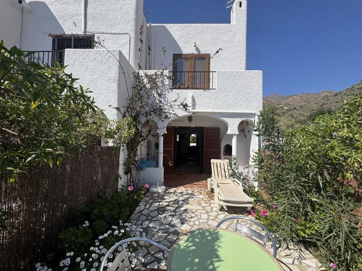 Image No.20-2 Bed Townhouse for sale