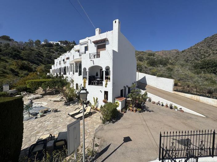 Image No.37-2 Bed Townhouse for sale