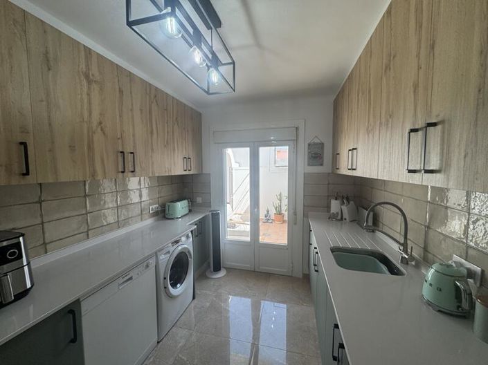 Image No.17-3 Bed Townhouse for sale