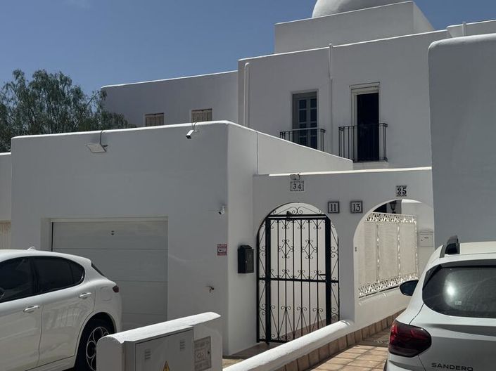 Image No.3-3 Bed Townhouse for sale