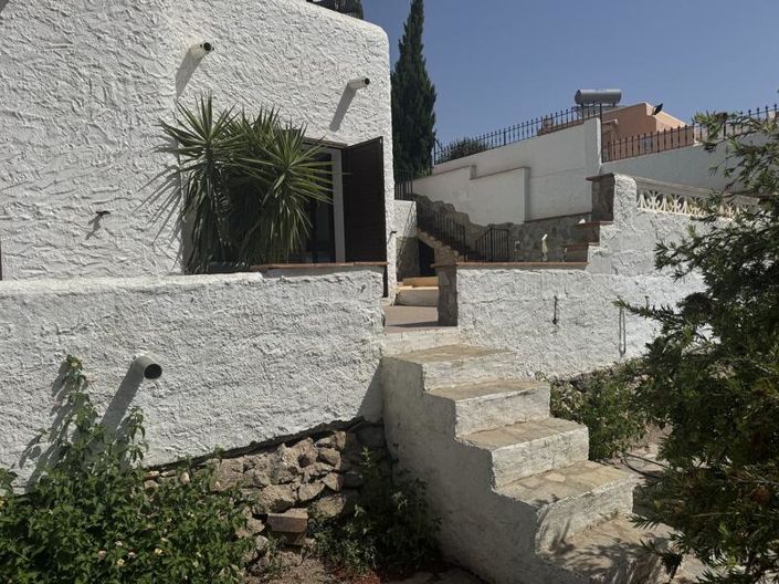 Image No.8-2 Bed Villa for sale
