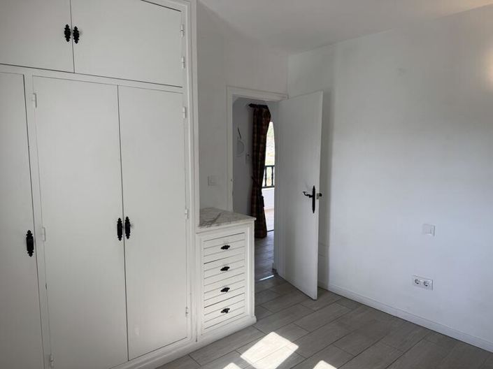 Image No.25-2 Bed Apartment for sale
