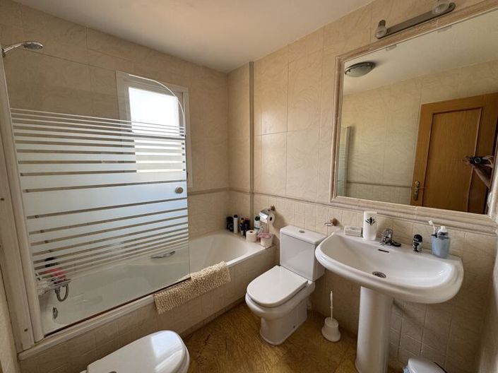 Image No.13-3 Bed Townhouse for sale