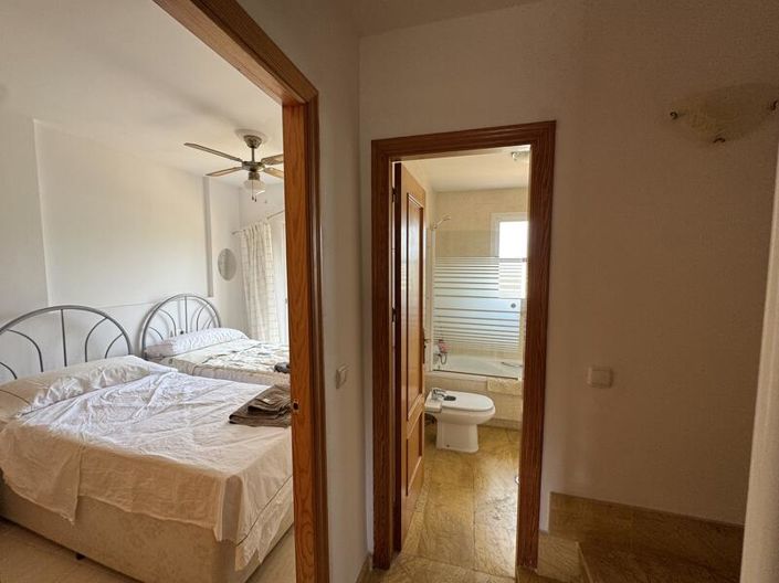 Image No.21-3 Bed Townhouse for sale