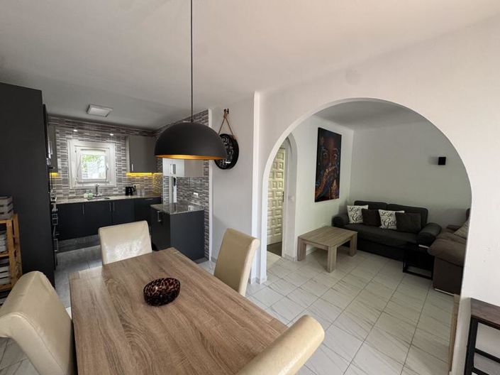 Image No.12-3 Bed Townhouse for sale