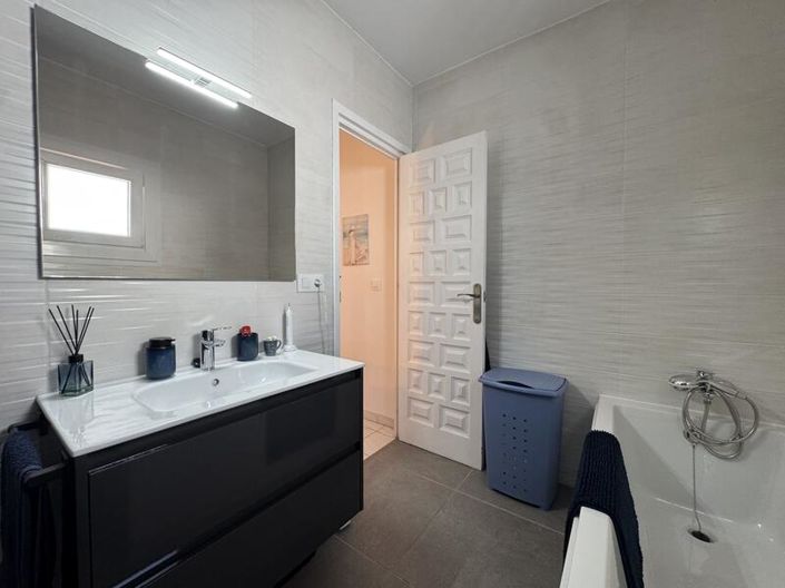 Image No.30-3 Bed Townhouse for sale