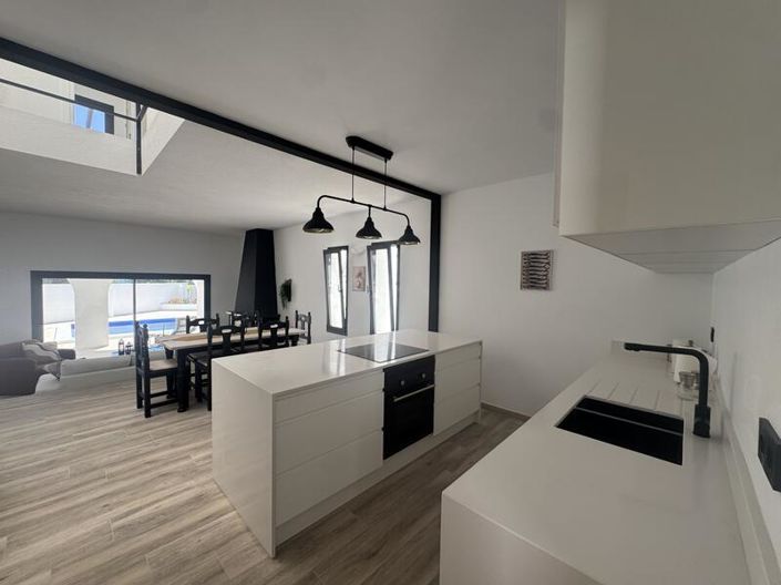 Image No.2-3 Bed Villa for sale