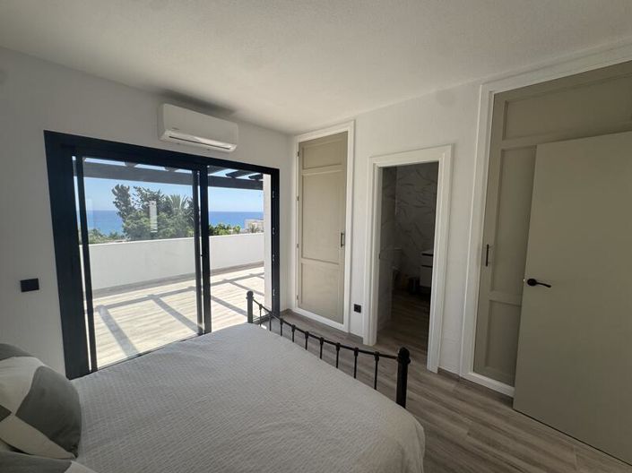 Image No.32-3 Bed Villa for sale