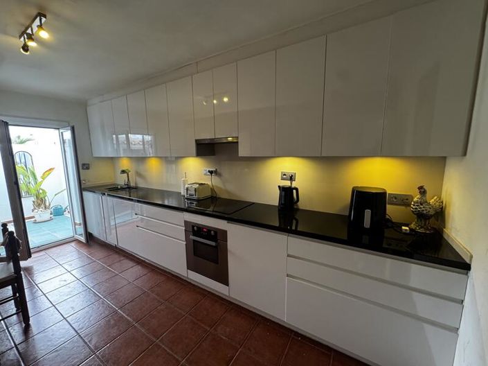 Image No.11-3 Bed Townhouse for sale