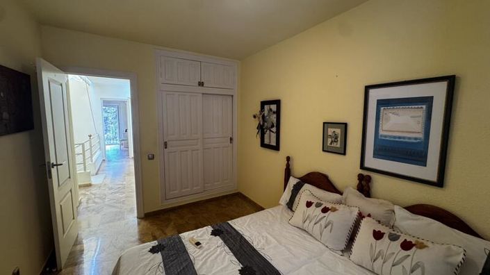 Image No.30-3 Bed Townhouse for sale