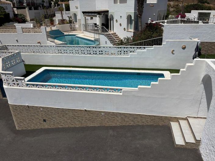 Image No.2-4 Bed Villa for sale