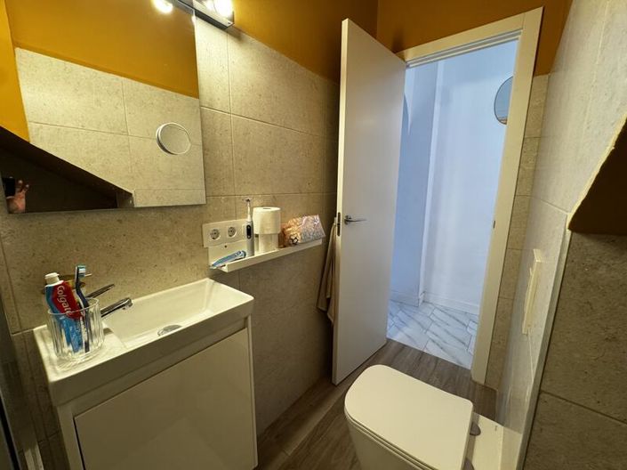 Image No.16-2 Bed Townhouse for sale