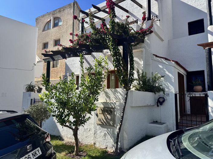 Image No.29-2 Bed Townhouse for sale