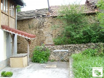 Renovated two-storey house the village of Paskalevets, 28 km away from Veliko Tarnovo
