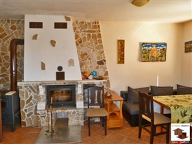 Image No.1-Maison de 5 chambres à vendre à Tryavna