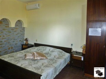 spacious rooms, fully furnished