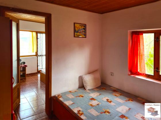 Image No.17-6 Bed House for sale