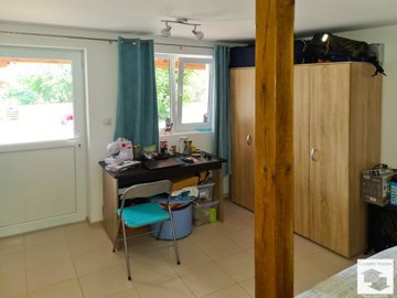 large1745574025
