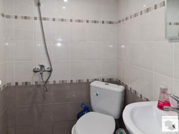 large1745574032