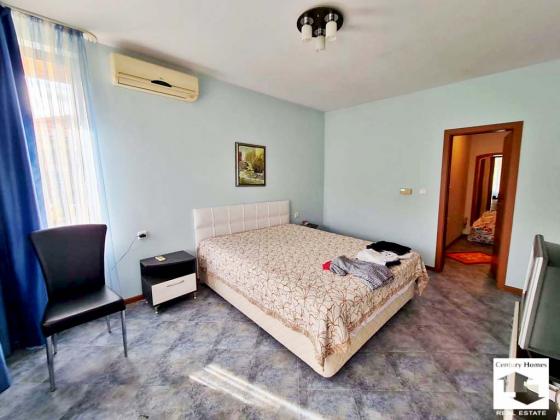 Image No.16-4 Bed House for sale