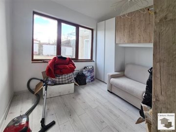 large1673257596