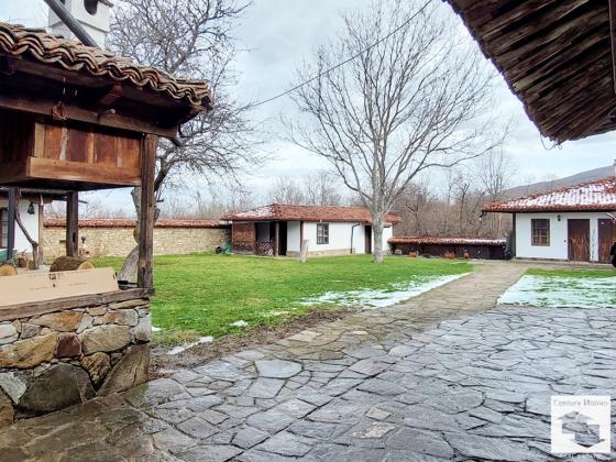 Image No.8-13 Bed House for sale