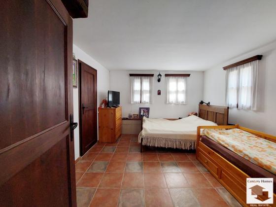 Image No.10-13 Bed House for sale