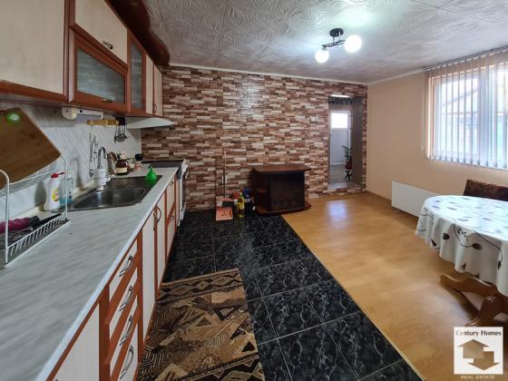 Image No.4-Maison de 4 chambres à vendre à Polski Trambesh