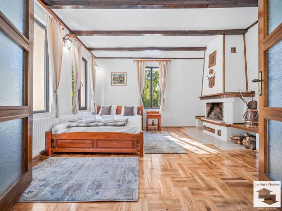 Image No.12-7 Bed House for sale