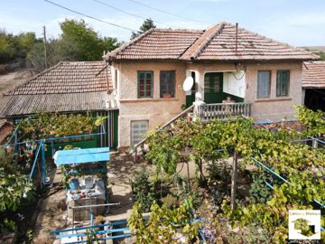 1 - Polski Trambesh, Maison