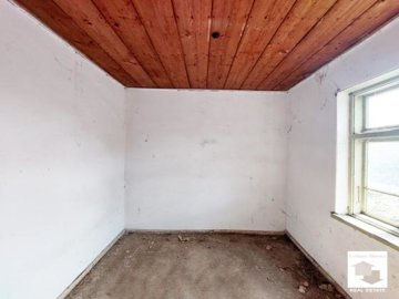 large1742480435