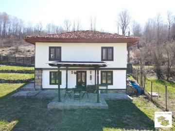 1 - Elena, House