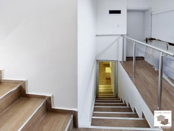 large1744354540