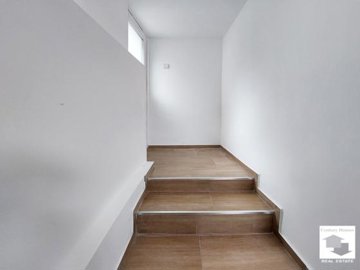 large1744354546
