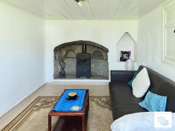 large1745311645