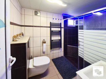 large1746008220