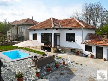 1 - Polski Trambesh, Maison